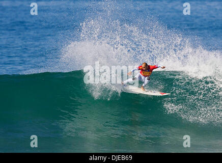 Mai 17, 2004 ; Jeffreys Bay, Eastern Cape, Afrique du Sud ; la défense de Billabong Pro champion Kelly Slater a continué ses espoirs pour un second titre en battant wildcard Bede Durbidge (Aus) dans une série 3 de chaleur au Billabong Pro de Jeffreys Bay aujourd'hui. Quatre buts à Slater. Banque D'Images