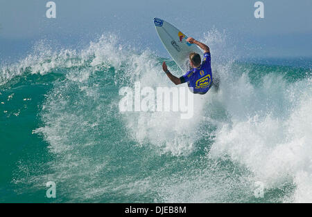 Mai 17, 2004 ; Jeffreys Bay, Eastern Cape, Afrique du Sud ; caractère de Sean HOLMES (désert, ZAF) faisait face à Andy irons dans le match le plus attendu de la Billabong Pro à ce jour en trois rondes d'aujourd'hui. Holmes affiche superbe surf à une foule massive mais a manqué de peu d'appui sur le score qu'il avait besoin de l'avance. Le favori local a été éliminé par un fer à repasser et a dû se contenter f Banque D'Images