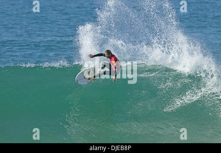 Mai 17, 2004 ; Jeffreys Bay, Eastern Cape, Afrique du Sud ; champion du monde ANDY IRONS (Haw) a continué sa superbe forme pour battre la tout aussi en feu wildcard Sean Holmes (ZAF) en trois rondes de la Billabong Pro de Jeffreys Bay. Un fer avancé pour la quatrième ronde. Le Billabong Pro est le cinquième de 12 événements sur le 2004 Foster's Men's ASP World Championship Tour (WCT) et des fonctions l'internaute top 45 Banque D'Images