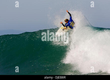 Mai 17, 2004 ; Jeffreys Bay, Eastern Cape, Afrique du Sud ; deux fois régnant ASP champion du monde ANDY IRONS (Haw) a poursuivi son excellente forme à l'avance pour les quarts de finale du Billabong Pro de Jeffreys Bay. Un fer éliminé Australian Richie Lovett et feront face à Michael Lowe australienne dans son prochain de la chaleur. Banque D'Images