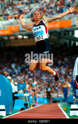 Aug 21, 2004 ; Athènes, Grèce ; athlète olympique américaine Tiffany Lott Hogan fait concurrence au saut en partie de l'heptathlon Banque D'Images