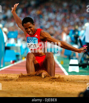 Aug 21, 2004 ; Athènes, Grèce ; athlète olympique Marsha Mark-Baird participe au saut en partie de l'heptathlon. Banque D'Images