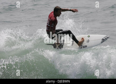 Aug 01, 2004 ; Huntington Beach, CA, USA ; USA surfer CORY LOPEZ attrape une vague et vient en troisième position à l'HONDA US Open 2004 Championnat de Surf à Huntington Beach. Banque D'Images