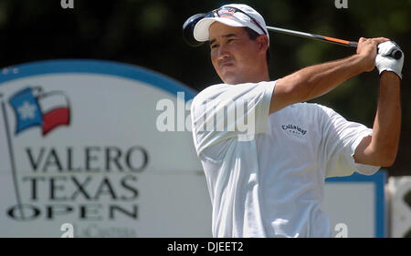 Sep 16, 2004 ; San Antonio, Texas, USA ; Dean Wilson hits sur le allée du 18e vendredi pendant le deuxième tour de l'Open du Texas. Wilson tourné un 65 pour prendre les devants à 11 sous la normale, pour le tournoi. Banque D'Images