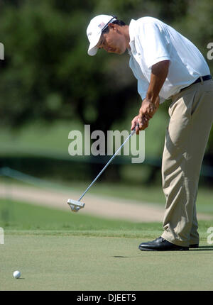 Sep 16, 2004 ; San Antonio, Texas, USA ; Dean Wilson putts sur le nombre 15 à La Cantera vendredi. Il mit trois à revenir à 10 en vertu de l'ensemble , mais repêché plus tard à la fin de retour à l'ensemble de 11 Banque D'Images