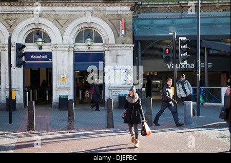 La station de Vauxhall Crossing - London UK Banque D'Images