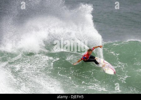 Oct 05, 2004 ; Mundaka, Pays Basque, Espagne ; l'Asp world numéro cinq, LUKE EGAN australienne a obtenu son quatrième championnat du monde ASP tour titre de l'événement aujourd'hui en gagnant le Billabong Pro Mundaka. Egan a battu sa compatriote et monde numéro 15 Phillip MacDonald. Placer l'égalité étaient des tiers monde numéro deux Australian Joel Parkinson et deux fois champion du monde en titre l'hawaïen Banque D'Images