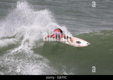 Oct 15, 2004 ; Mundaka, Pays Basque, Espagne ; Surfer JOEL PARKINSON est dans une course au titre avec deux fois champion du monde ASP en titre Andy Irons (Maui, Hawaii) qui pourrait être décidée sur la dernière journée de compétition demain (samedi 16 octobre). Le Billabong Pro qui se déroule jusqu'au 16 octobre est la neuvième des 11 événements sur le FosterÕs menÕs 2004 ASP World Championship Tour (WCT Banque D'Images