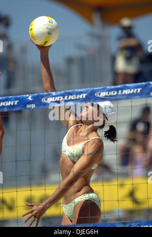 Oct 17, 2004 ; Santa Barbara, CA, USA ; ELAINE YOUNGS au volley-ball professionnel AVP - Santa Barbara, Californie - 16 octobre - 17 octobre, 2004. Banque D'Images