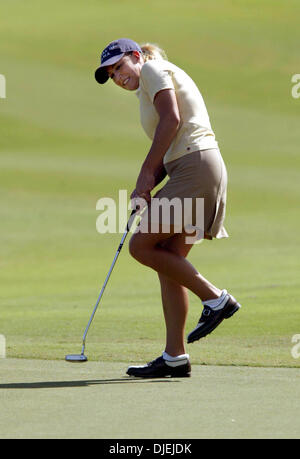 Nov 19, 2004 ; Palm Beach, FL, USA ; dans la 2e Ronde d'ADT Championship au Trump International Golf Club à West Palm Beach, Christie Kerr réagit à l'absence d'un putt vendredi matin. Banque D'Images