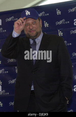 Nov 22, 2004 ; Los Angeles, CA, USA ; Emmy CHARLEY radiodiffuseur STEINER, un ancien d'ESPN/reporter et New York Yankees diffuseur, en conférence de presse au club des Dodgers de Los Angeles. Les Dodgers ont nommé Steiner comme l'équipe la plus récente du radiodiffuseur pour la télévision et à la radio en 2005. Banque D'Images