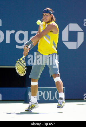 Sep 02, 2007 - New York, NY, USA - RAFAEL NADAL (ESP) bat gilles simon (FRA) 7-6(3) 6-2, 6-1, en 3ème action ronde à l'US Open Tennis Championships le jour 7. (Crédit Image : © Fred Mullane/ZUMA Press) Banque D'Images