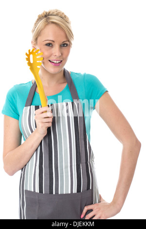 Parution du modèle. jolie jeune femme tenant une fourchette de pâtes Banque D'Images