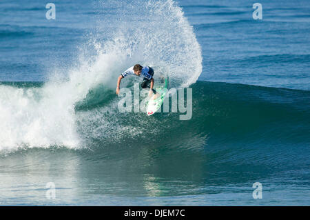 Sep 09, 2007 - San Clemente, CA, USA - RICKY BASNETT. Le Boost Mobile Pro est le sixième événement sur le favorise l'ASP World Tour et dispose le top 45 surfers dans le monde et trois jokers. Le Boost Mobile Pro Trestles inférieur a lieu et a un délai de carence de 7 jours d'utiliser les meilleurs spot de surf. (Crédit Image : © Sarah Towner/ASP-couverts Images/ZUMA Press) Banque D'Images