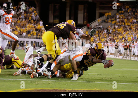 22 septembre 2007 - Tempe, AZ ..Ryan Torain # 26 de l'Arizona State Sun Devils atteint pour le toucher des roues à l'encontre de la Oregon State Beavers au Sun Devil Stadium de Tempe, Arizona. Max Simbron/CSM..les Sun Devils défait les castors 44-32 (crédit Image : © Max Simbron/Cal Sport Media) Banque D'Images