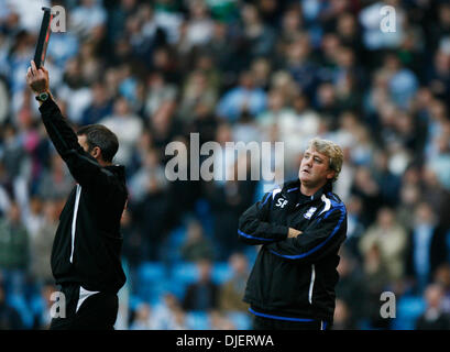 Birmingham City manager Steve Bruce recherche le ajouté le temps (Image Crédit : © Photographe/Cal Sport Media) Banque D'Images