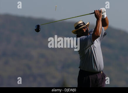 28 octobre 2007 - Sonoma, CA, USA - Jim Thorpe chasse le 3ème tee au cours de la ronde finale de la Coupe Charles Schwab tournoi de golf au Country Club de Sonoma le dimanche, 28 octobre 2007 à Sonoma, Californie Thorpe a remporté le tournoi après le tournage d'un six-sous-par 66 pour finir à 20 au total à l'al. (Crédit Image : © Jose Carlos Fajardo/Contra Costa Times/ZUMA Press) Banque D'Images