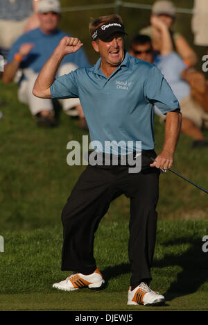 28 octobre 2007 - Sonoma, CA, USA - Fred Funk célèbre après avoir coulé un aigle putt sur le 16ème green au cours de la ronde finale de la Coupe Charles Schwab tournoi de golf au Country Club de Sonoma le dimanche, 28 octobre 2007 à Sonoma, Californie Funk à égalité au deuxième rang après le tournage d'un six-sous-par 66 pour finir à 17 total-uner-pair. (Crédit Image : © Jose Carlos Fajardo/co... Banque D'Images