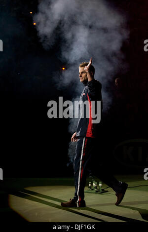 02 déc., 2007 - Portland, Oregon, USA - Andy Roddick promenades sur à la cour durant la présentations des équipes avant l'équipe de Coupe Davis des États-Unis en plus de la victoire de la Russie. (Crédit Image : © Fred Mullane/ZUMA Press) Banque D'Images