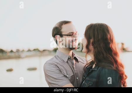 Portrait d'un couple ; plage Crescent, British Columbia, Canada Banque D'Images