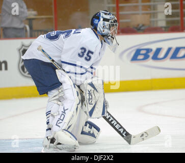Dec 18, 2007 - Raleigh, Caroline du Nord, USA - le gardien des Maple Leafs de Toronto (35) l'objectif des gardiens de VESA TOSKALA comme les Hurricanes de la Caroline a battu les Maple Leafs de Toronto 3-2 comme ils ont joué le RBC Center situé à Raleigh. (Crédit Image : © Jason Moore/ZUMA Press) Banque D'Images