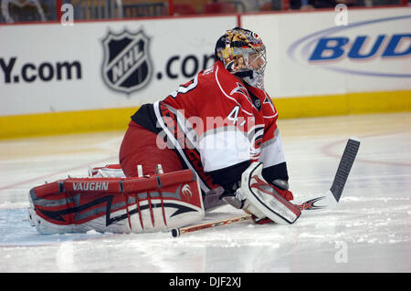 Dec 18, 2007 - Raleigh, Caroline du Nord, USA - le gardien des Hurricanes de la Caroline (47) JOHN GRAHAME garde l'objectif que les Hurricanes de la Caroline a battu les Maple Leafs de Toronto 3-2 comme ils ont joué le RBC Center situé à Raleigh. (Crédit Image : © Jason Moore/ZUMA Press) Banque D'Images