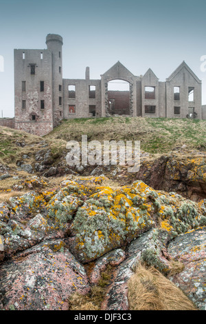 Gaunt Ruines de Slains castle près de la baie de Cruden dans l'Aberdeenshire, en Écosse. Banque D'Images