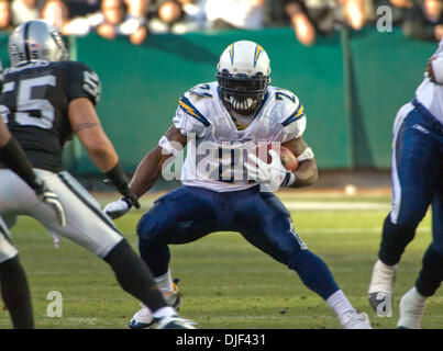 The San Diego Chargers LaDainian Tomlinson prior to the start of the game  against the Washington Redskins on November 27, 2005 at Fed Ex Field in  Landover, MD. (UPI Photo/Mark Goldman Stock