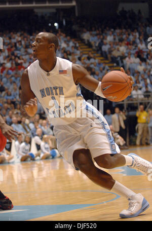 Jan 12, 2008 - Chapel Hill, North Carolina, USA - Carolina Tarheels (1) Marcus Ginyard comme l'Université de Caroline du Nord Tarheels défait les North Carolina State Wolfpack 93-63 comme ils ont joué le Dean Smith Center situé à Chapel Hill. (Crédit Image : © Jason Moore/ZUMA Press) Banque D'Images