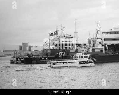 L'avitaillement des navires amarrés au port de Gibraltar Banque D'Images