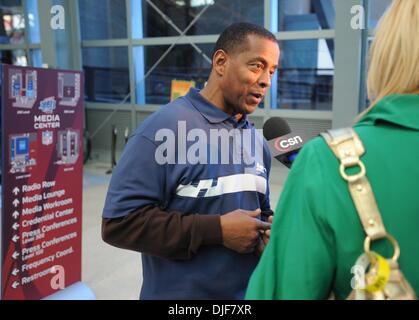 Feb 01, 2008 - Glendale, Arizona, USA - ancien grand NFL TONY DORSETT parle avec un journaliste au centre de conventions de Phoenix vendredi 1 février 2008. L'établissement Dorsett était en ville pour le Super Bowl XLII présentant les New England Patriots et les Giants de New York pour être joué à l'University of Phoenix Stadium de Glendale. (Crédit Image : Banque D'Images