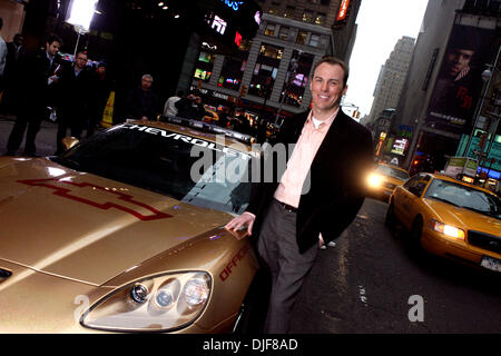 Feb 05, 2008 - Manhattan, New York, USA - La défense de Champion du Daytona 500/pilote de la n°29 Kevin Harvick Chevrolet Pennzoil Shell débute le 50e anniversaire de 'The Great American Race" à New York à Times Square. Kevin Harvick a remporté Daytona 500 de l'année dernière dans l'un des plus proches et des finitions plus passionnante dans l'histoire de cette prestigieuse course. Le 50ème Daytona 500, sur Banque D'Images