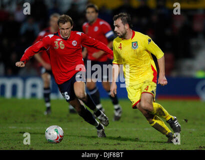 Carl Fletcher de galles est passé Erik Nevland de Norvège (crédit Image : © Photographe/Cal Sport Media) Banque D'Images