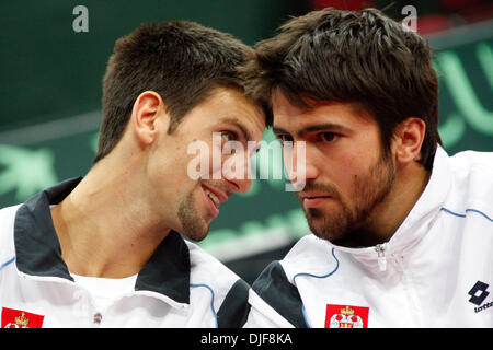 Feb 07, 2008 - Moscou, Russie - La Russie accueille la Coupe Davis 2008 à Moscou. La Russie jouera contre la Serbie. Sur la photo : JANKO TIPSAREVIC et NOVAK DJOKOVIC. (Crédit Image : © PhotoXpress/ZUMA Press) RESTRICTIONS : * l'Amérique du Nord et du sud de l'homme seulement * Banque D'Images