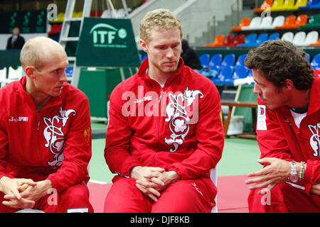 Feb 07, 2008 - Moscou, Russie - La Russie accueille la Coupe Davis 2008 à Moscou. La Russie jouera contre la Serbie. Photo : Fédération de joueurs (L-R) NIKOLAI DAVYDENKO, DMITRY TURSUNOV, Marat Safin. (Crédit Image : © PhotoXpress/ZUMA Press) RESTRICTIONS : * l'Amérique du Nord et du sud de l'homme seulement * Banque D'Images