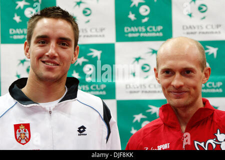 Feb 07, 2008 - Moscou, Russie - La Russie accueille la Coupe Davis 2008 à Moscou. La Russie jouera contre la Serbie. Sur la photo : JANKO TIPSAREVIC et NOVAK DJOKOVIC. (Crédit Image : © PhotoXpress/ZUMA Press) RESTRICTIONS : * l'Amérique du Nord et du sud de l'homme seulement * Banque D'Images