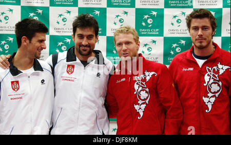 Feb 07, 2008 - Moscou, Russie - La Russie accueille la Coupe Davis 2008 à Moscou. La Russie jouera contre la Serbie. Sur la photo : JANKO TIPSAREVIC, NOVAK DJOKOVIC, DMITRY TURSUNOV et Marat Safin. (Crédit Image : © PhotoXpress/ZUMA Press) RESTRICTIONS : * l'Amérique du Nord et du sud de l'homme seulement * Banque D'Images