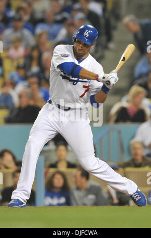 04 juin 2010 - Los Angeles, Californie, États-Unis - 04 juin 2010 : premier but des Dodgers de Los Angeles, James Loney (7) revs up son swing. Les Dodgers de Los Angeles a défait les Braves d'Atlanta, 5-4 au Dodger Stadium à Los Angeles, en Californie..Crédit obligatoire : Andrew Fielding / Southcreek Global (Image Crédit : © Andrew Fielding/ZUMApress.com) Southcreek/mondial Banque D'Images