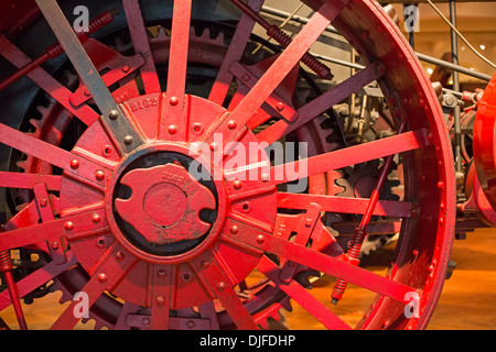 Dearborn, Michigan - Détail d'un moteur de traction à vapeur au Musée Henry Ford. Il a été utilisé pour labourer les grandes fermes autour de 1916. Banque D'Images