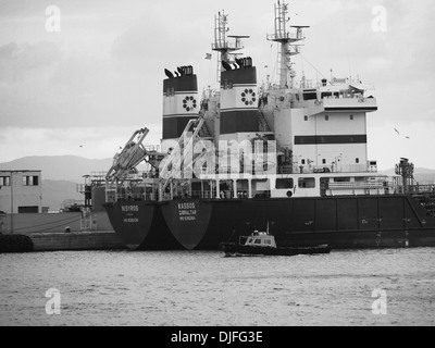 L'avitaillement des navires amarrés au port de Gibraltar Banque D'Images