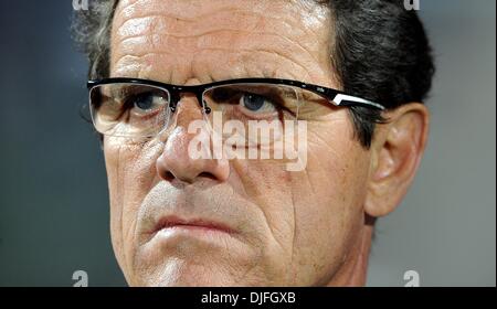 Jun 12, 2010 - L'Afrique du Sud, Rustenburg - Fabio Capello, entraîneur de l'Angleterre durant la Coupe du Monde 2010 match de football entre l'Angleterre et USA au Royal Bafokeng Stadium. (Crédit Image : Â© Luca Ghidoni/ZUMApress.com) Banque D'Images