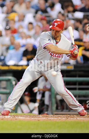 01 juillet 2010 - Pittsburgh, PA, États-Unis - 01 juillet 2010 : Philadelphia Phillies' outfielder Raul Ibanez (29) montres la hauteur de la plaque en sixième manche entre les pirates et les Phillies au PNC Park à Pittsburgh, PA...Les Pirates battre les Phillies par un score de 3-2..Crédit obligatoire : Dean Beattie / Southcreek Global Media (Image Crédit : © Dean Beattie/global/Southcreek ZUMA Banque D'Images