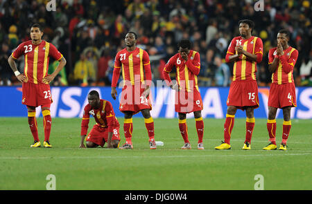 Juillet 02, 2010 - Johannesburg, Afrique du Sud - Les joueurs du Ghana réagir après la Coupe du Monde 2010 football match de quart de finale entre l'Uruguay et le Ghana au stade Soccer City le 02 juin 2010 à Johannesburg, Afrique du Sud. (Crédit Image : © Luca Ghidoni/ZUMApress.com) Banque D'Images