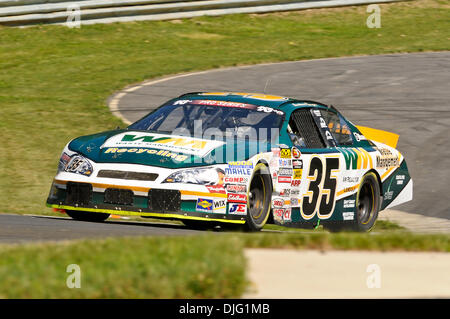 03 juillet 2010 - Lakeville, Connecticut, États-Unis - 03 juillet 2010 : Andrew Ranger (35) entre dans la montée au cours de la K&N 100 à Lime Rock Park à Lakeville, Connecticut. (Crédit Image : © Geoff Bolte/ZUMApress.com) Southcreek/mondial Banque D'Images