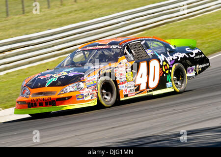 03 juillet 2010 - Lakeville, Connecticut, États-Unis - 03 juillet 2010 : Matt Kobyluck (40) au cours de la K&N 100 à Lime Rock Park à Lakeville, Connecticut. (Crédit Image : © Geoff Bolte/ZUMApress.com) Southcreek/mondial Banque D'Images