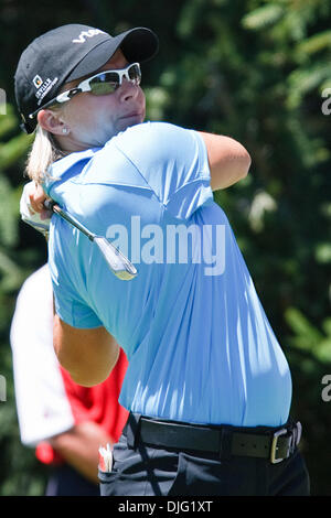 03 juillet 2010 - Sylvania, Ohio, USA - 3 juillet 2010 : Alena Sharp, Hamilton, Canada, au cours de la troisième tour de jouer du Jamie Farr Owens Corning Classic présenté par Kroger aux Highland Meadows Golf Club à Sylvania (Ohio). Crédit obligatoire . : Scott W. Grau / Southcreek Global (Image Crédit : © Southcreek/ZUMApress.com) mondial Banque D'Images