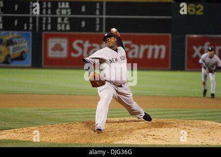 06 juillet 2010 - Oakland, Californie, États-Unis d'Amérique - 06-Juillet-2010 : Oakland, CA : Oakland Athletics accueillir les Yankees de New York. Le lanceur partant des Yankees de New York CC Sabathia (52) emplacements contre les Athletics d'Oakland. New York a gagné le match 6-1. Crédit obligatoire : Dinno Kovic / Southcreek Global Media (Image Crédit : Â© Southcreek/ZUMApress.com) mondial Banque D'Images