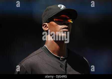 10 juillet 2010 - Toronto, Ontario, Canada - 10 juillet 2010 : le voltigeur des Blue Jays Fred Lewis (15) au cours d'un match de baseball de samedi, les Blue Jays de Toronto a défait les Red Sox de Boston 9 - 5 au Centre Rogers à Toronto, Ontario..Crédit obligatoire : Geoff Bolte / Southcreek Global (Image Crédit : © Southcreek/ZUMApress.com) mondial Banque D'Images