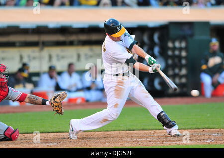 10 juillet 2010 - Oakland, CA, États-Unis - 09 juillet 2010, Oakland, CA, USA ; Oakland A's SS Cliff Pennington (2) chauves-souris dans jeu de samedi. L'athlétisme a battu les anges 15-1. (Crédit Image : © Scott Beley/global/ZUMApress.com) Southcreek Banque D'Images