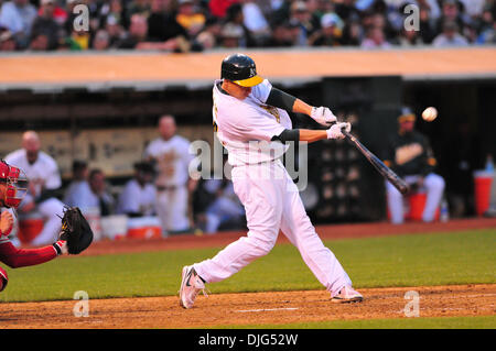 10 juillet 2010 - Oakland, CA, États-Unis - 09 juillet 2010, Oakland, CA, USA ; Oakland A's DH Mark Ellis (14) de chauves-souris dans le jeu du samedi. L'athlétisme a battu les anges 15-1. (Crédit Image : © Scott Beley/global/ZUMApress.com) Southcreek Banque D'Images